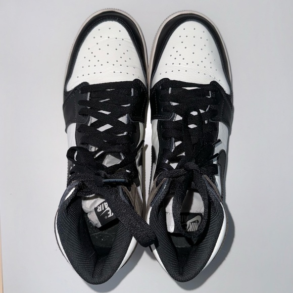 Jordan 1 Retro High Dark Mocha (GS) - Picture 3 of 4